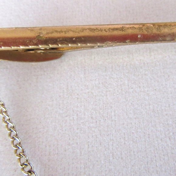 Vintage gold tone metal tie clip tie bar with chain and red stone - Mid Century - Picture 3 of 6